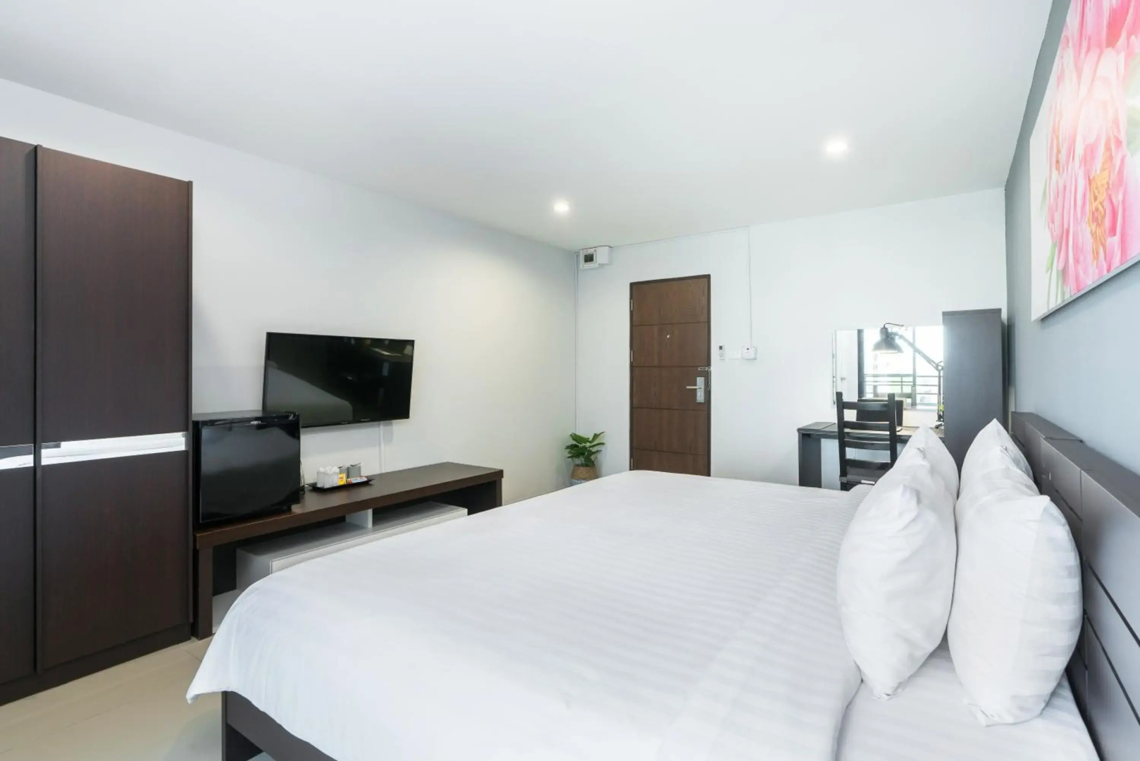De Botan Srinakarin Hotel & Residence