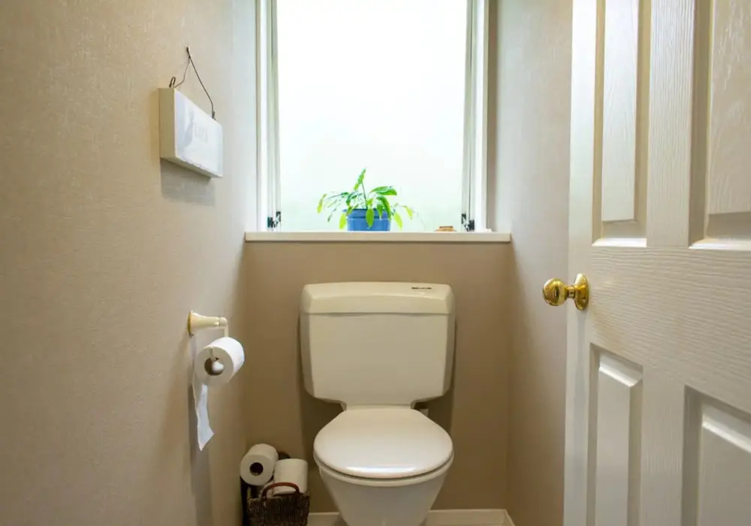 Grand 4 Bedroom Home With Balcony and Garden