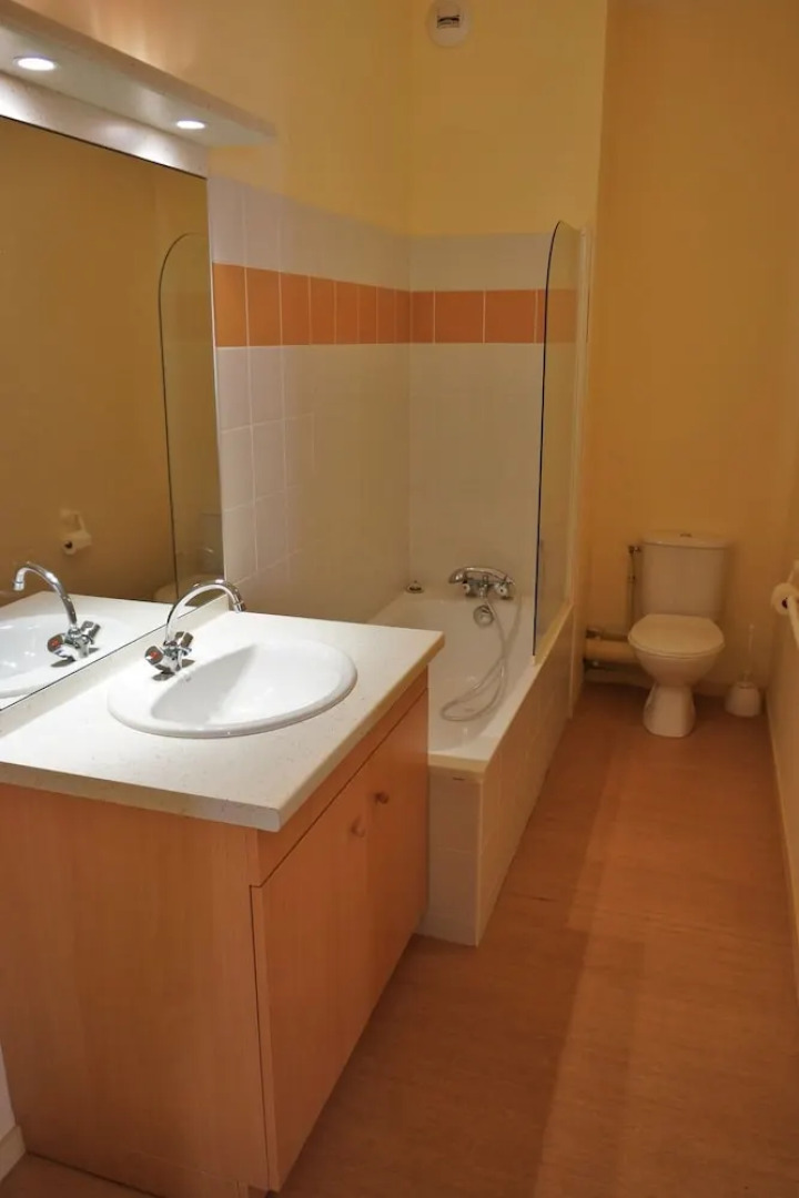 Logement n106 4pers face aux Thermes