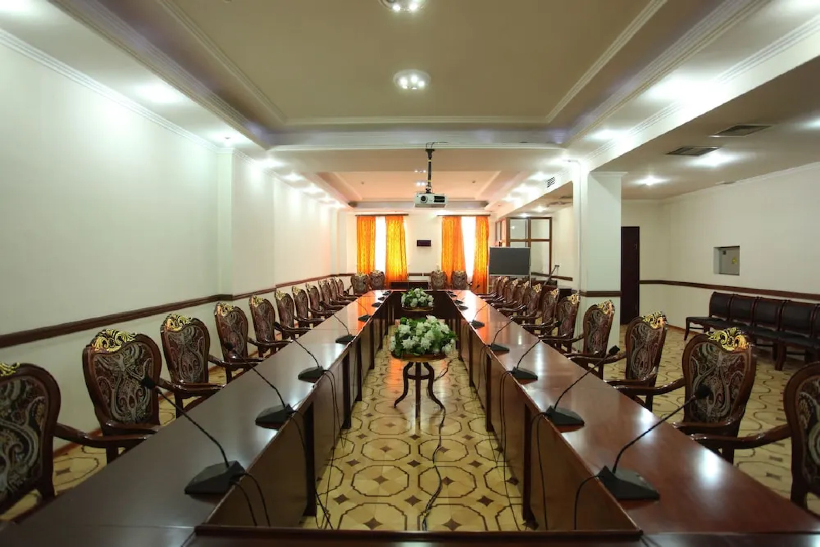 Гулистан Тур