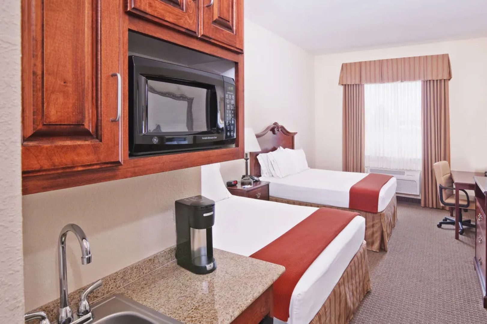 Holiday Inn Express Hotel & Suites Woodward Hwy 270