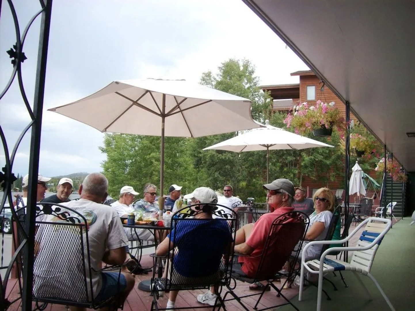 Western Riviera Lakeside Lodging