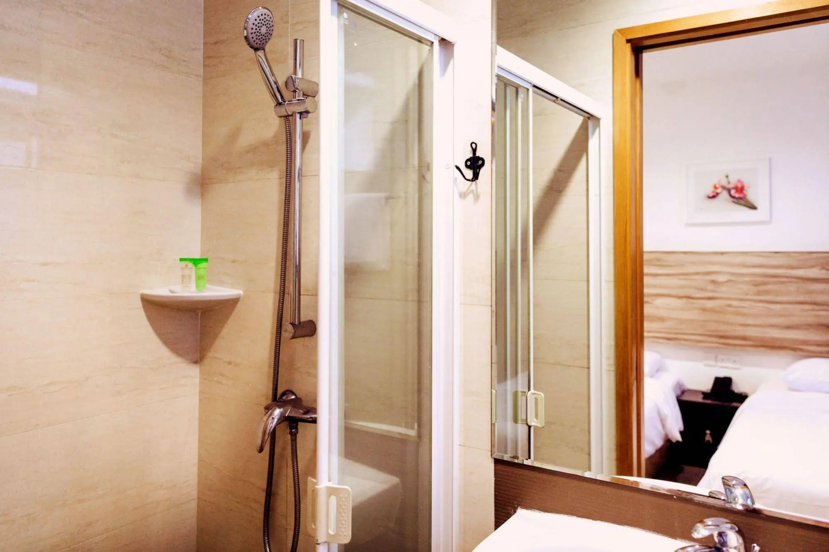 Victoria Hotel, a NuVe Group Collection