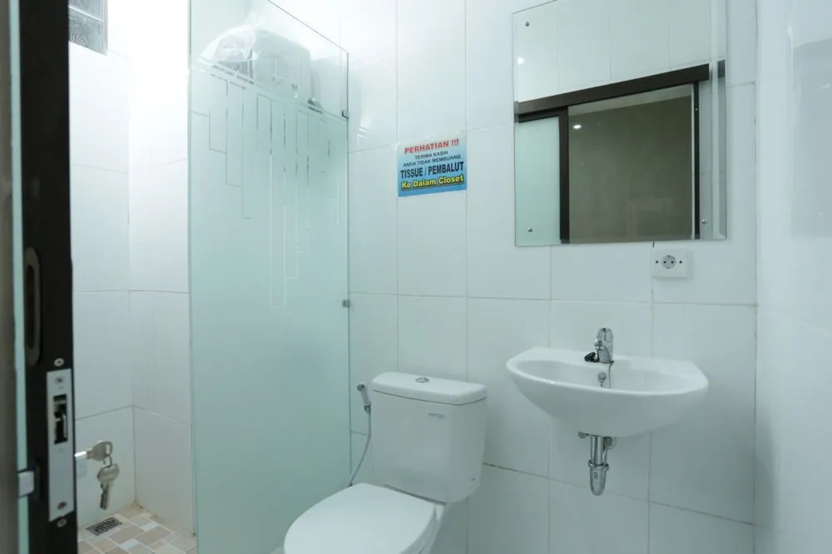 RedDoorz @ Mahendradatta Selatan