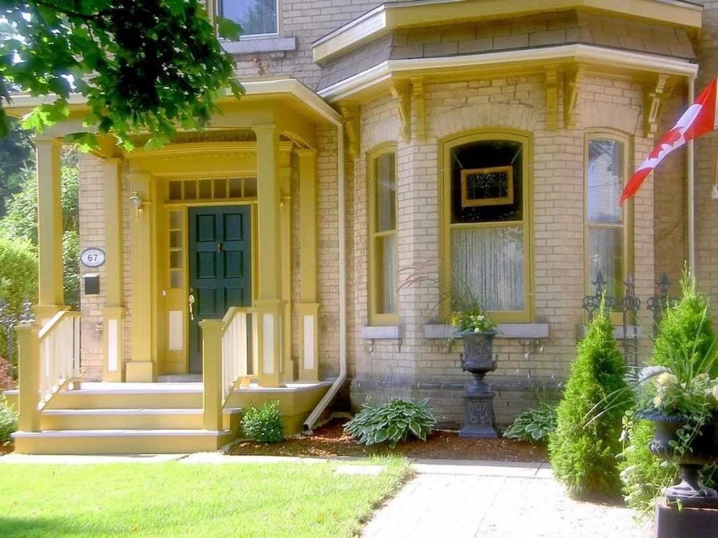 Buckingham House Bed & Breakfast