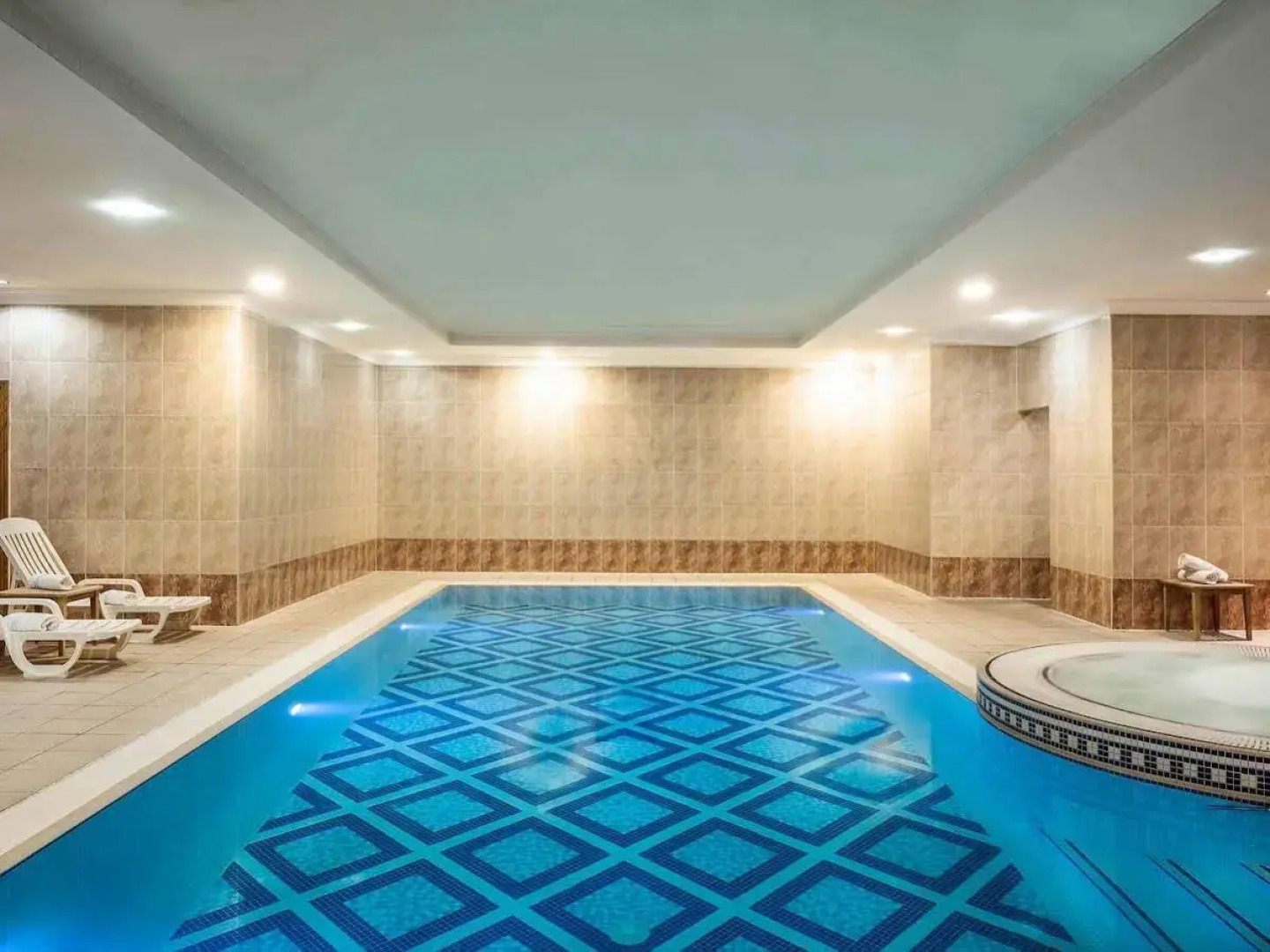 Bristol Grand Hotel By Sunday