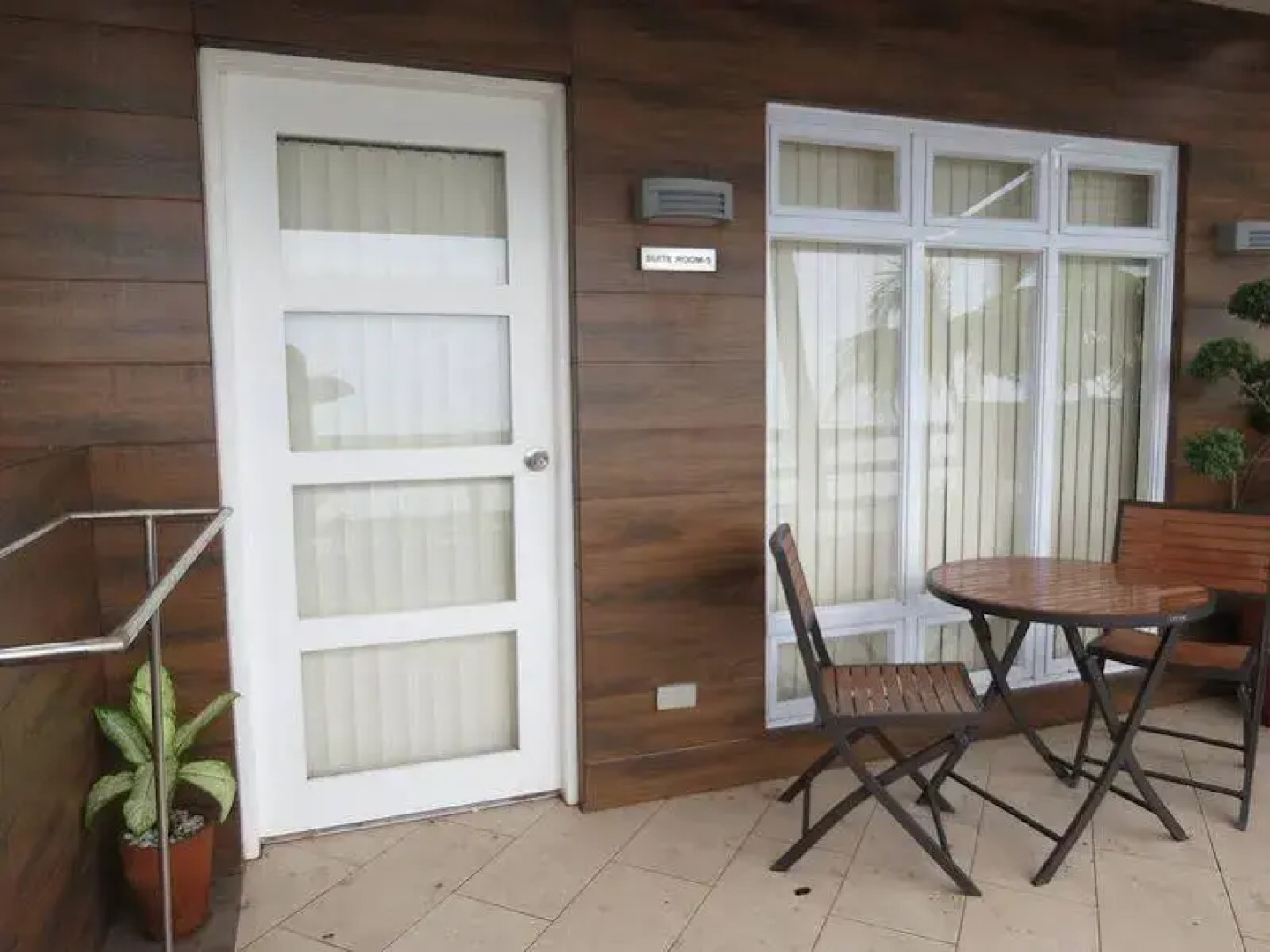 Anilao Awari Bay Resort