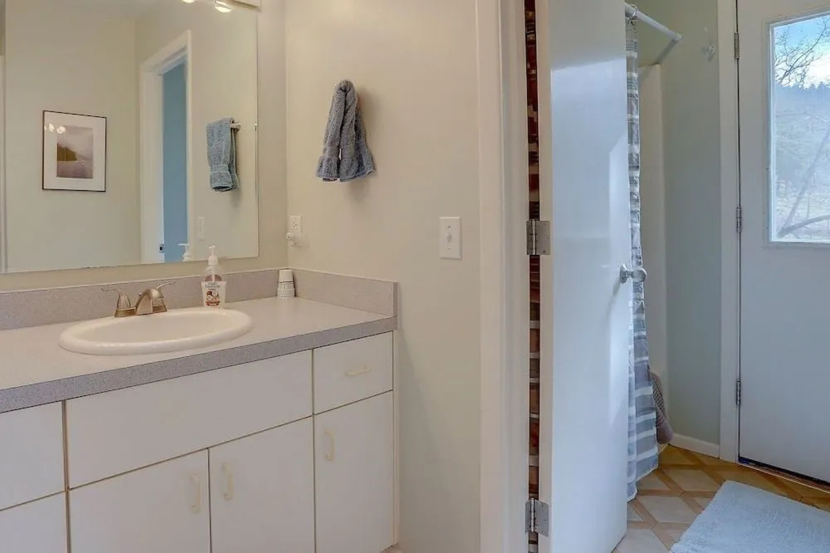 Fir Mountain Escape 4 Bedroom Home by RedAwning