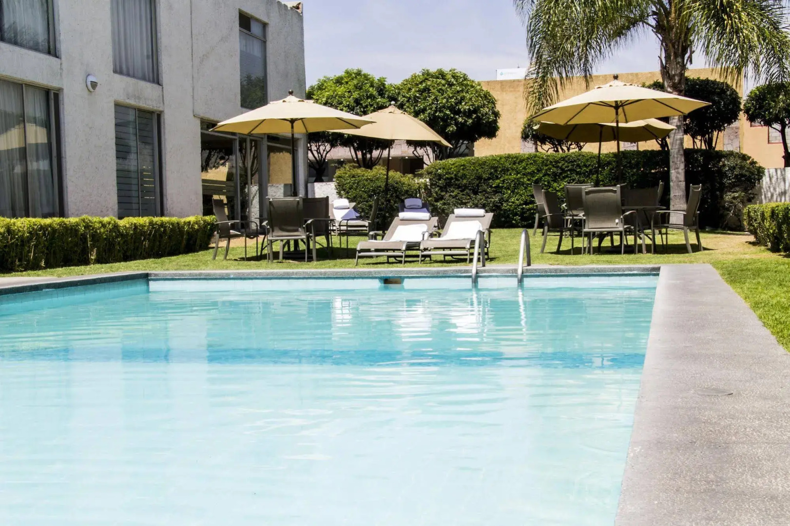 La Posada Hotel & Suites