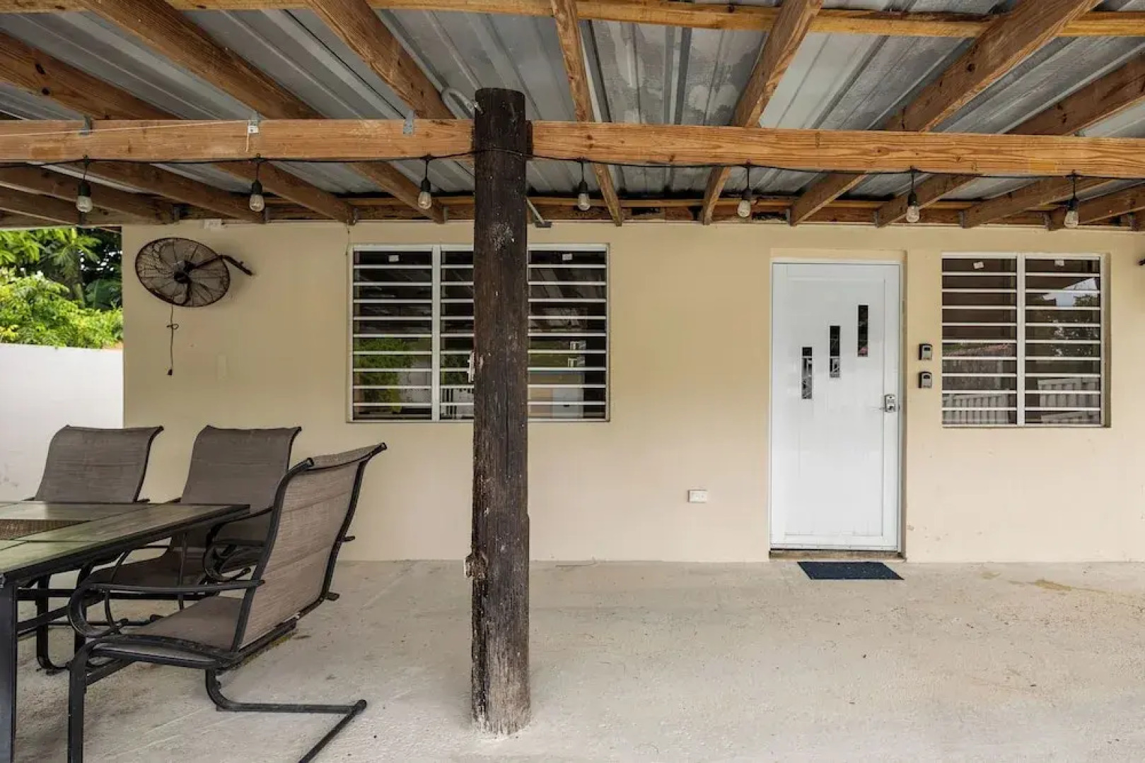 Private Pool Near the Beach Pet Friendly