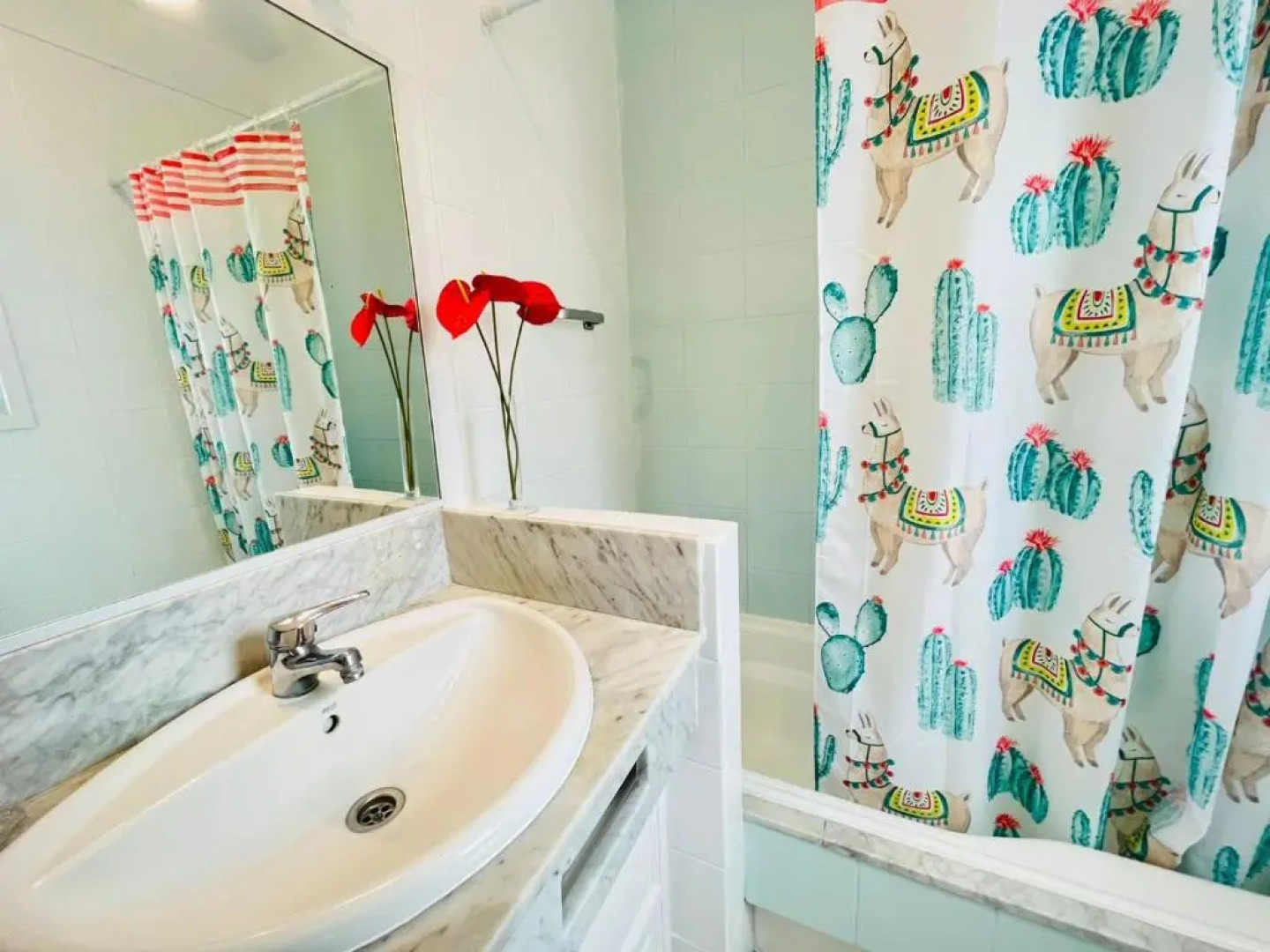 Studio sea front view & pool