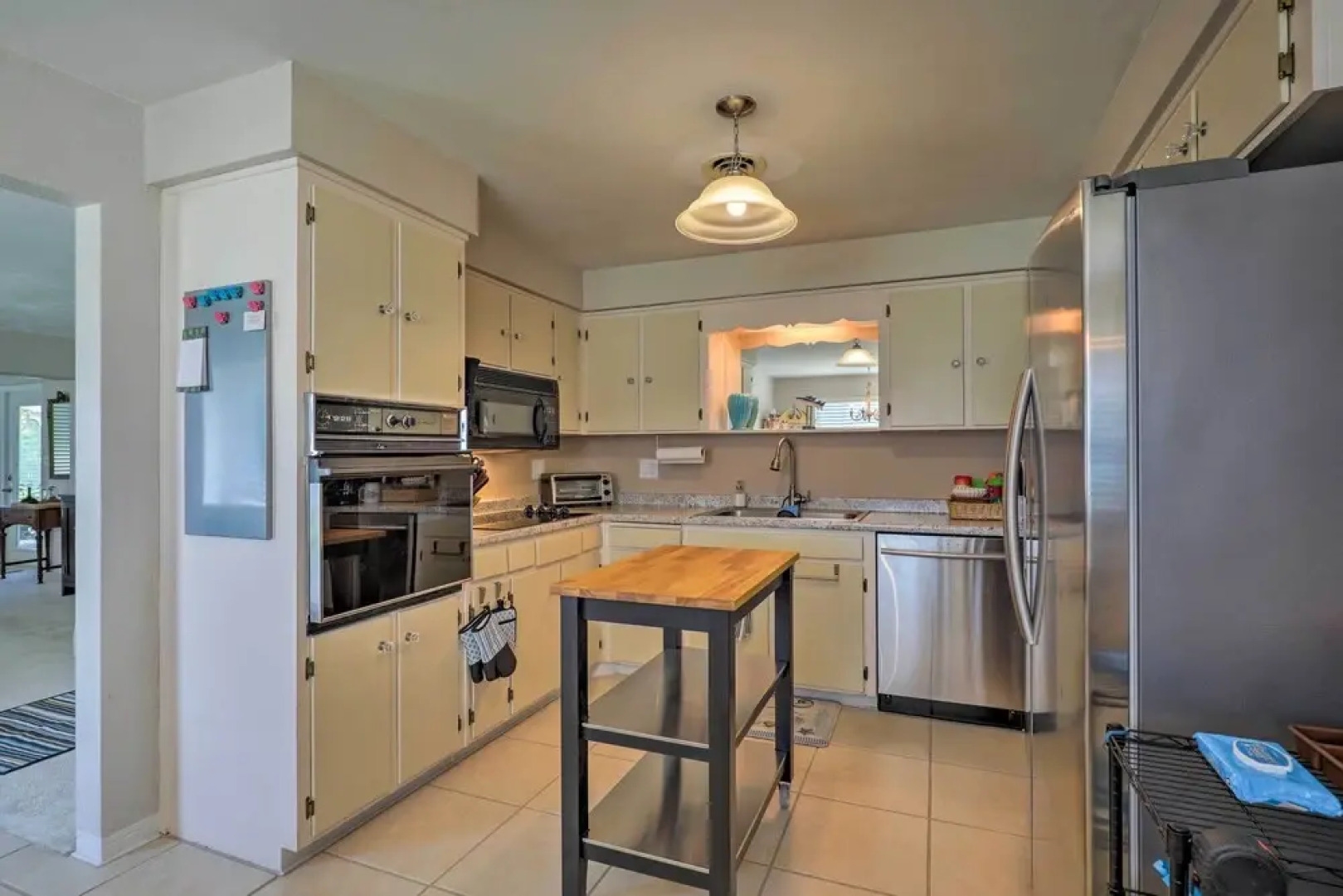 Ormond Beach Home: Screened Porch, Walk to Beach!