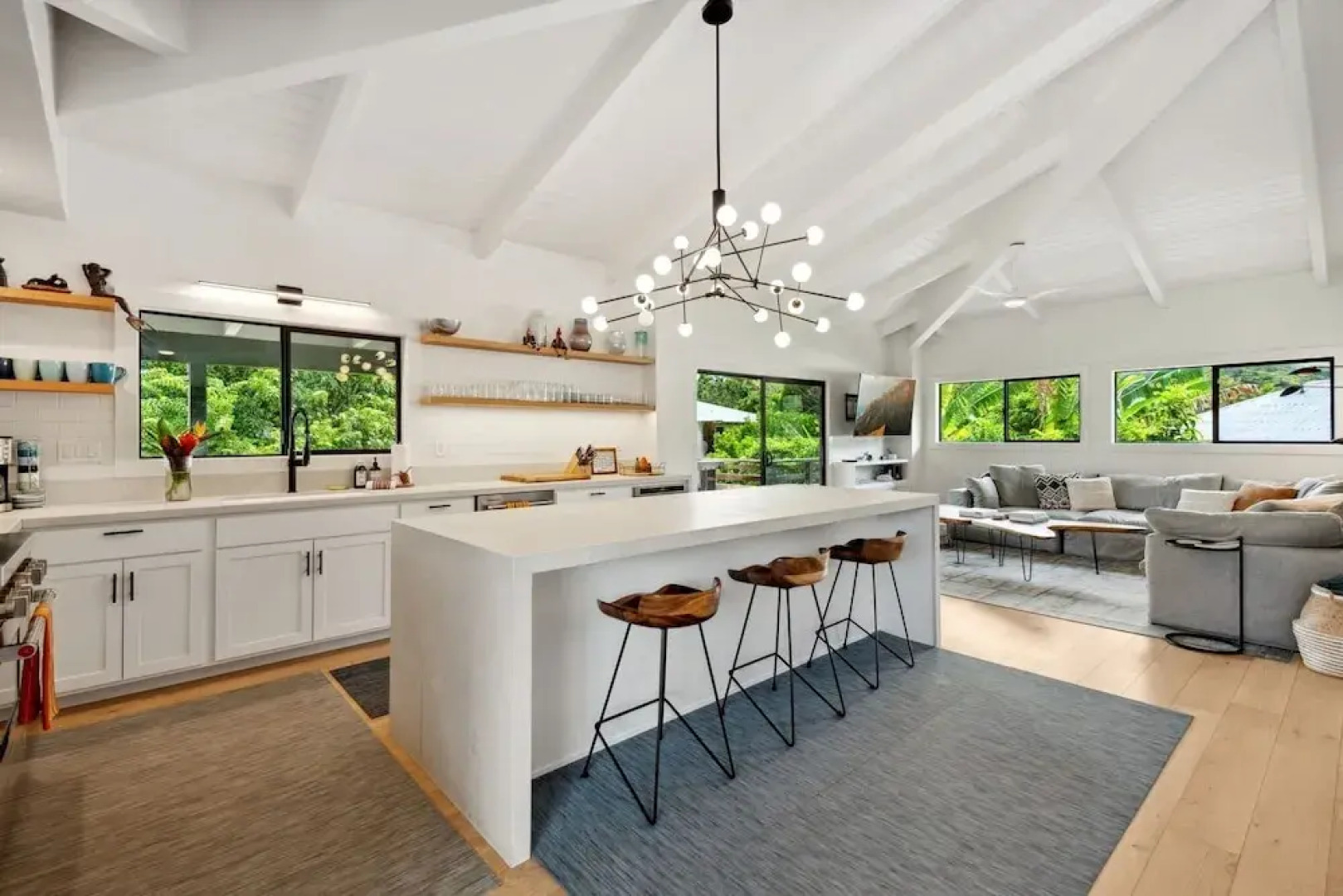 Hale Hanalei 5 Bedroom Home by RedAwning