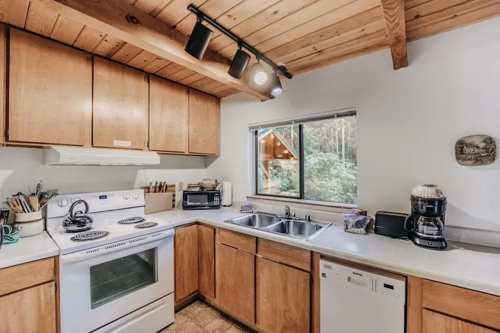 Mt Baker Lodging - Cabin 67 - Private 2-story Cabin With a Private hot tub