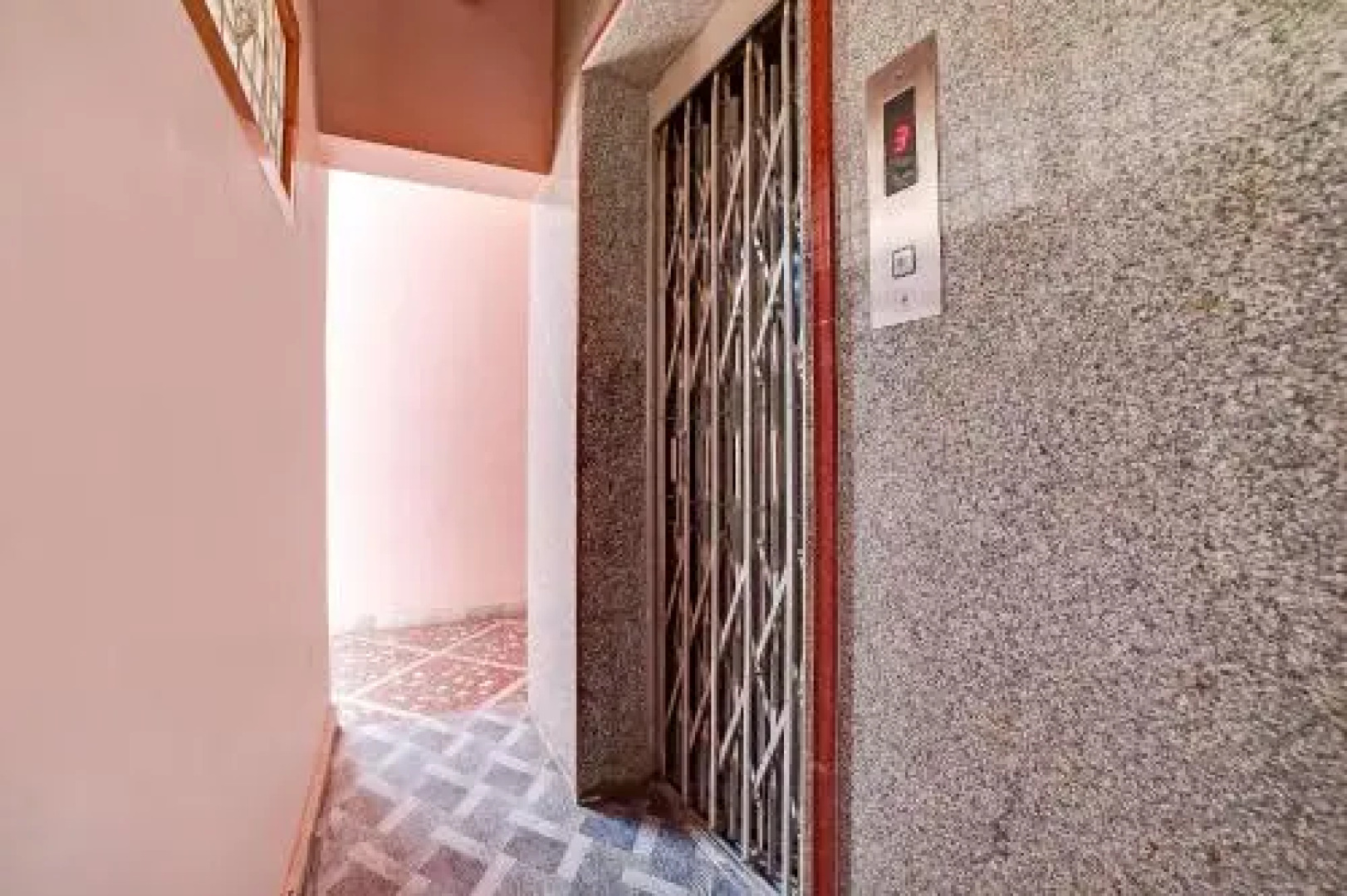 OYO 65103 Hashmi Residency