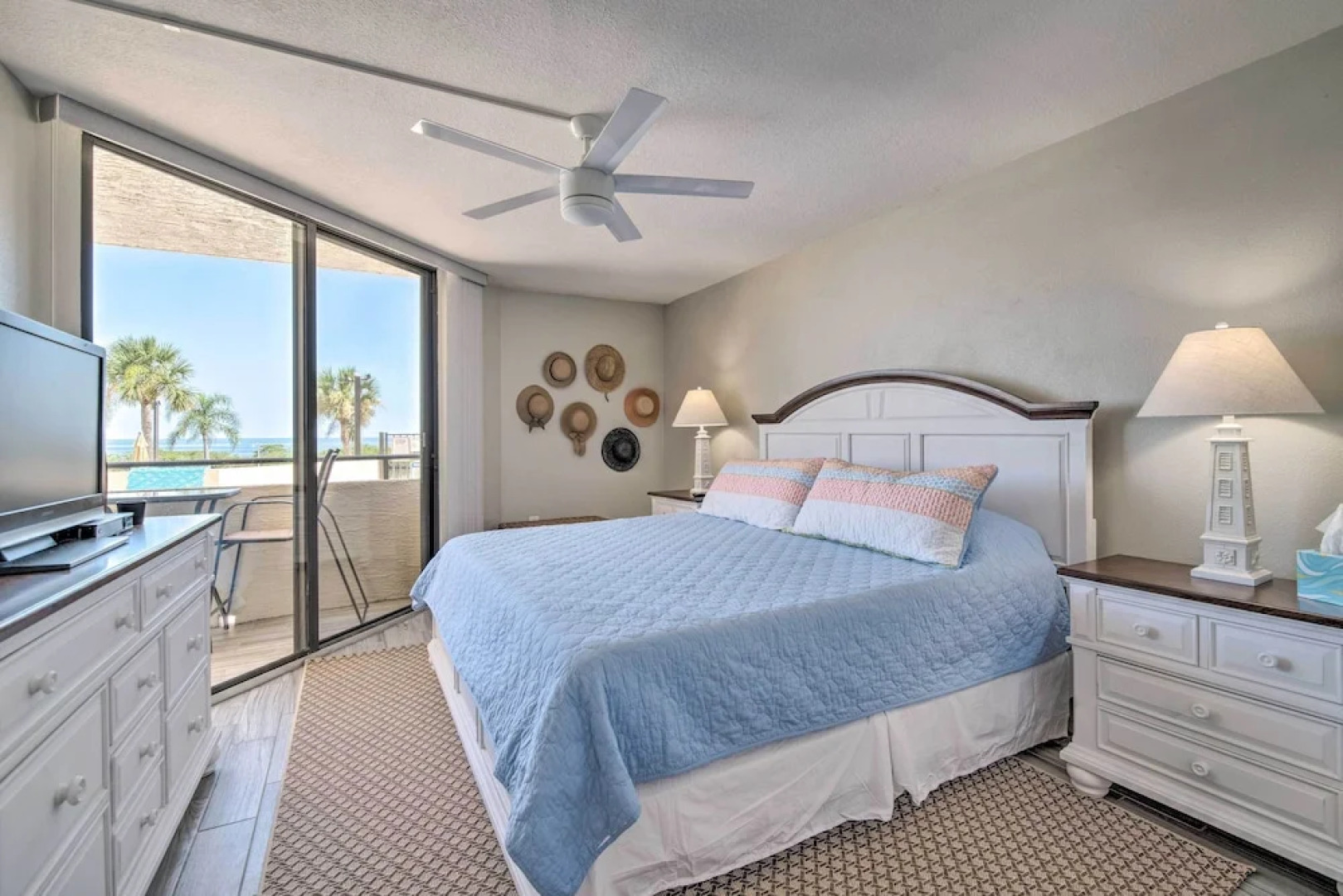 Relaxing Hudson Condo Steps From the Pool!