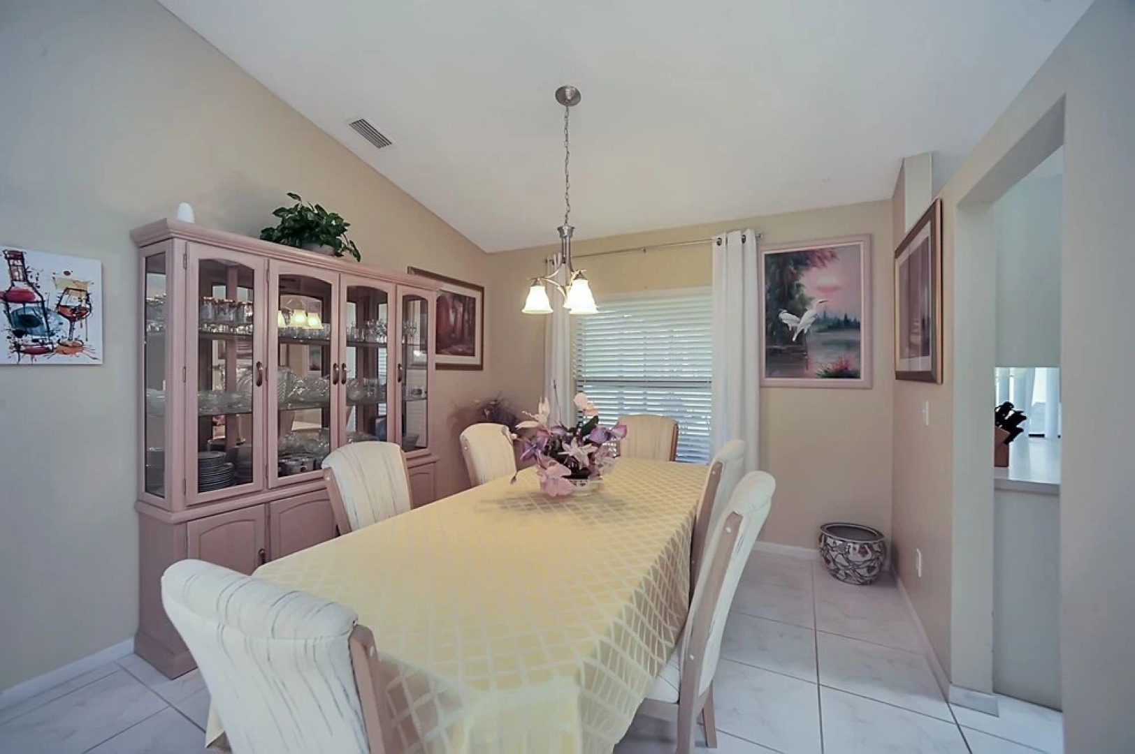 Palm Bay Delight, Large Grass Yard, 20 Minutes To The Beach 3 Bedroom Home