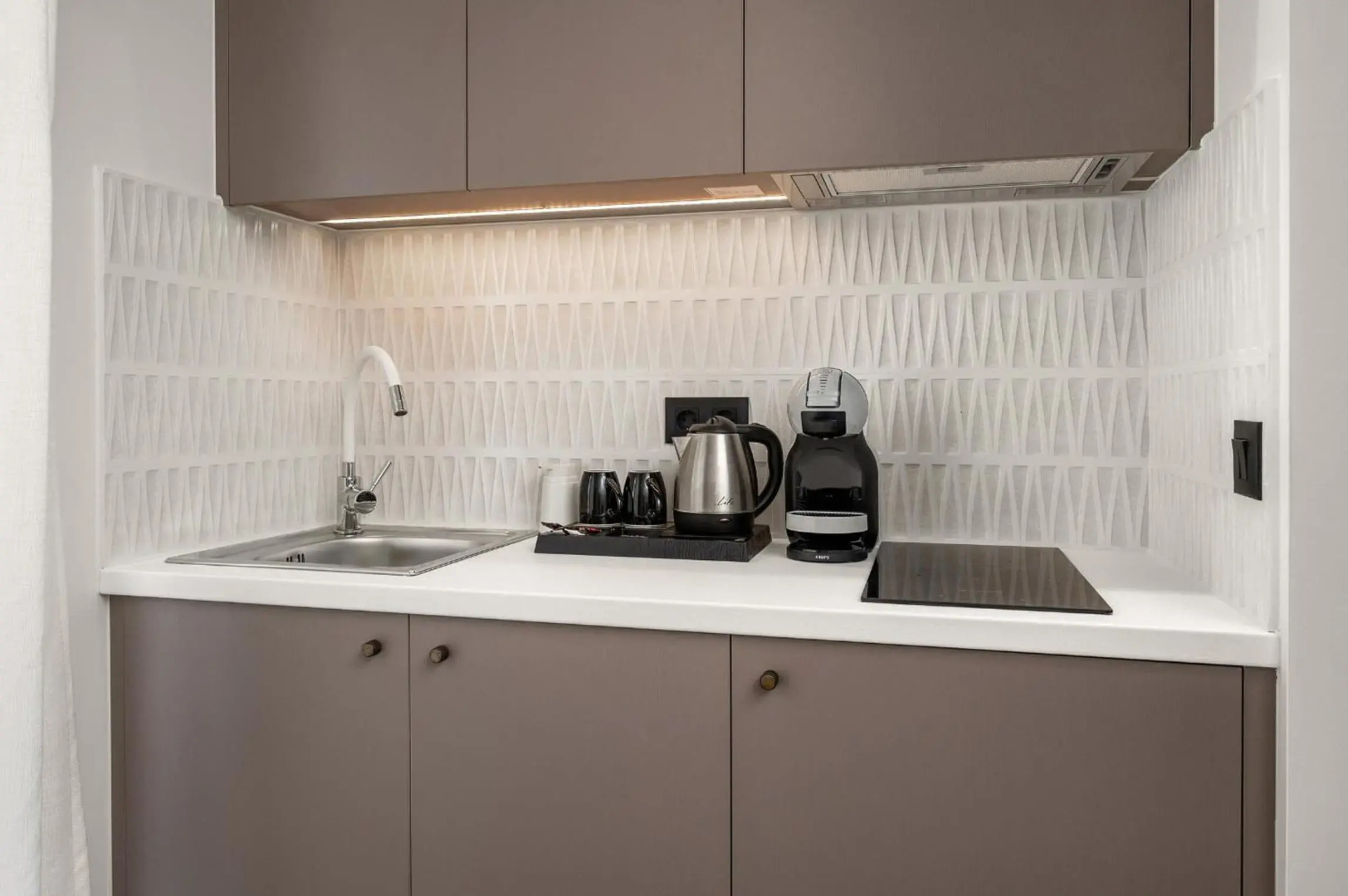 Glaros Hotel Apartment