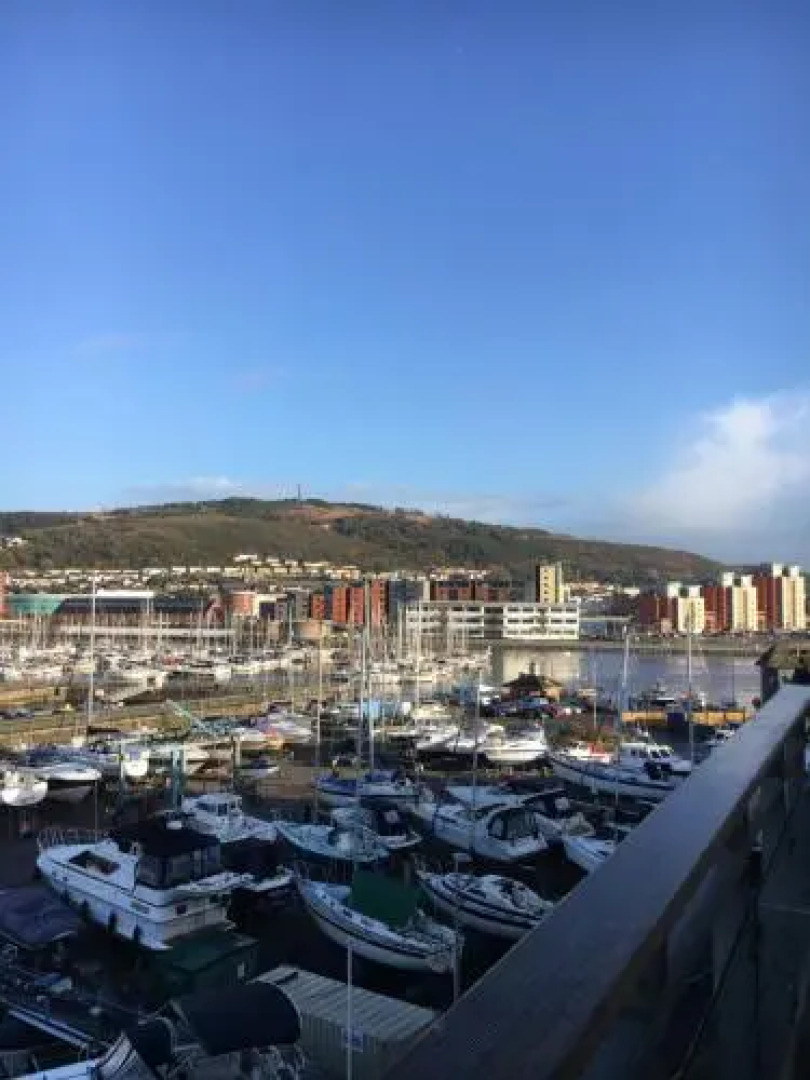 Swansea, Marina View Apartment