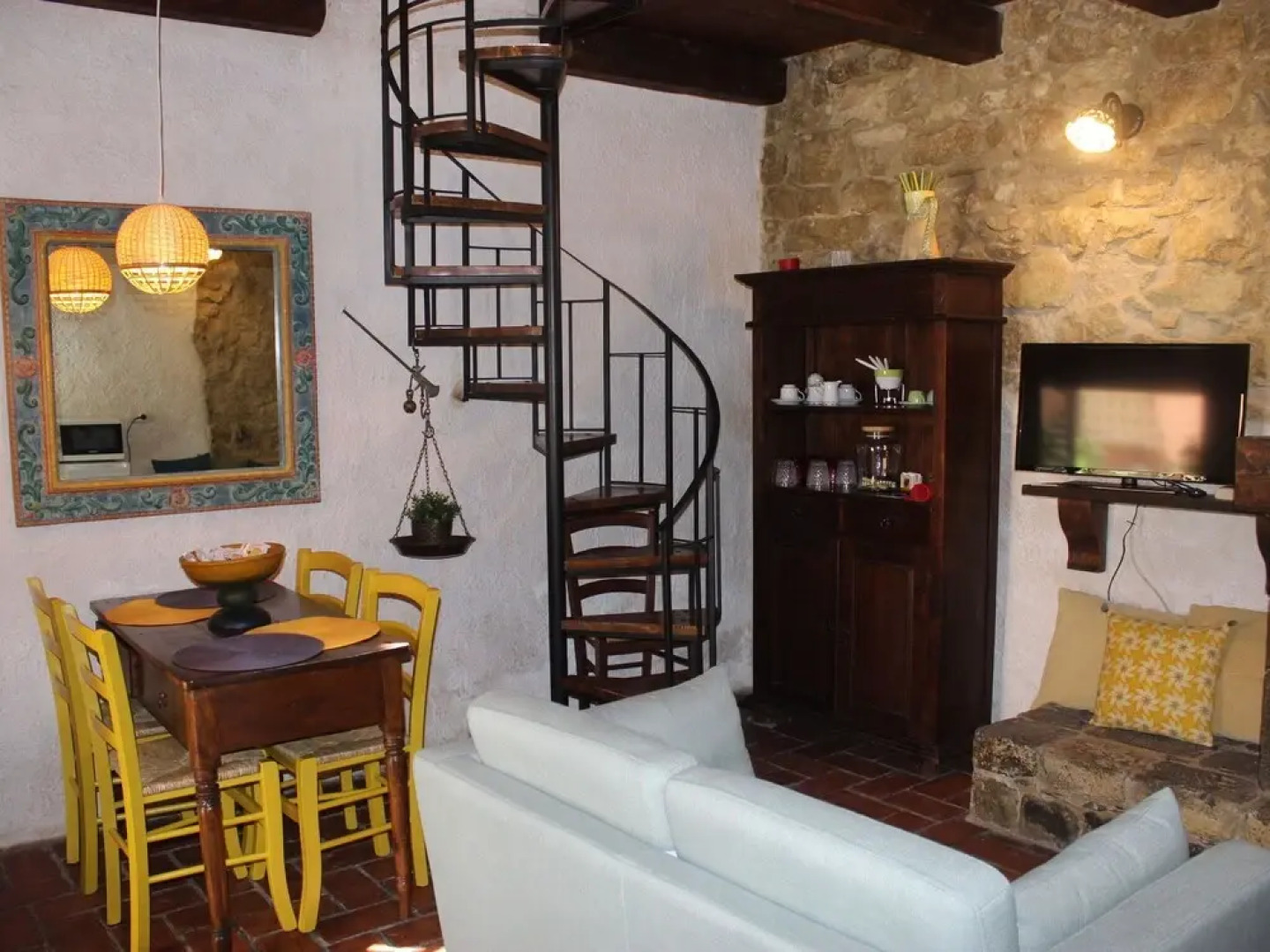 Completely Surrounded by Nature, a Lovely Pool, Sun, Relax!