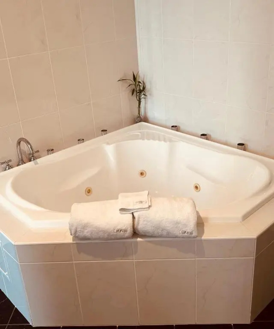 Gundaroo Manor Bed & Breakfast