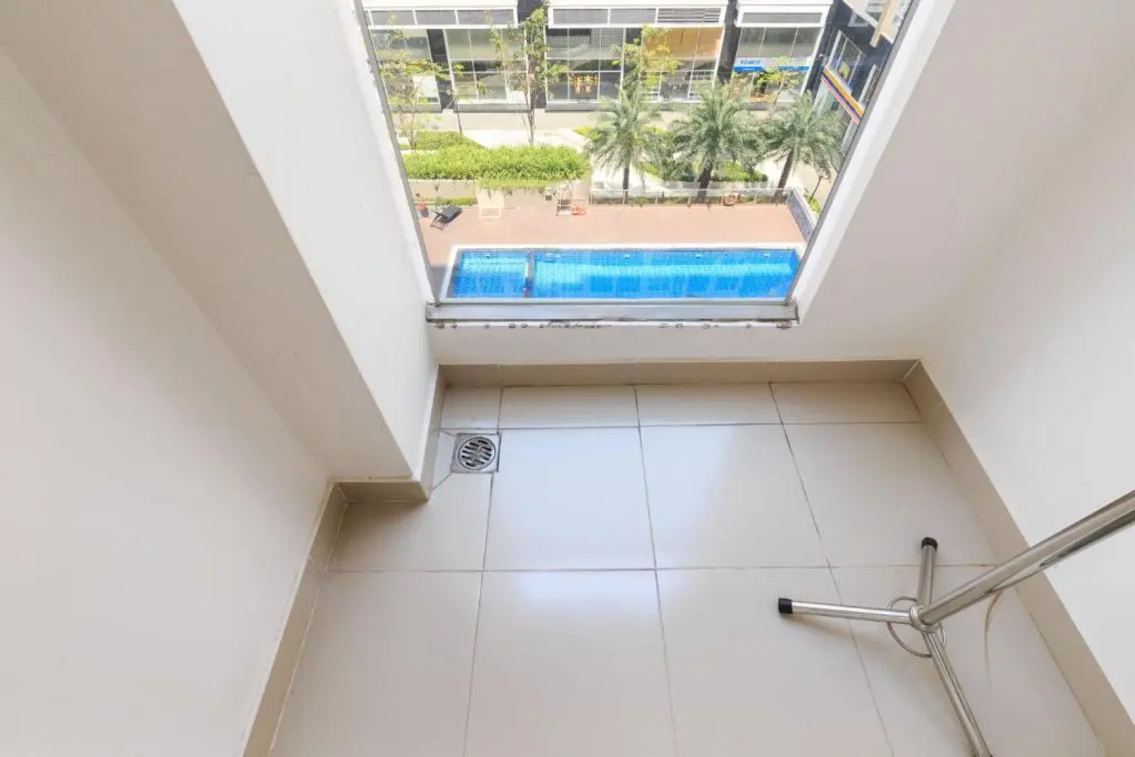 Sky Center Near Airport