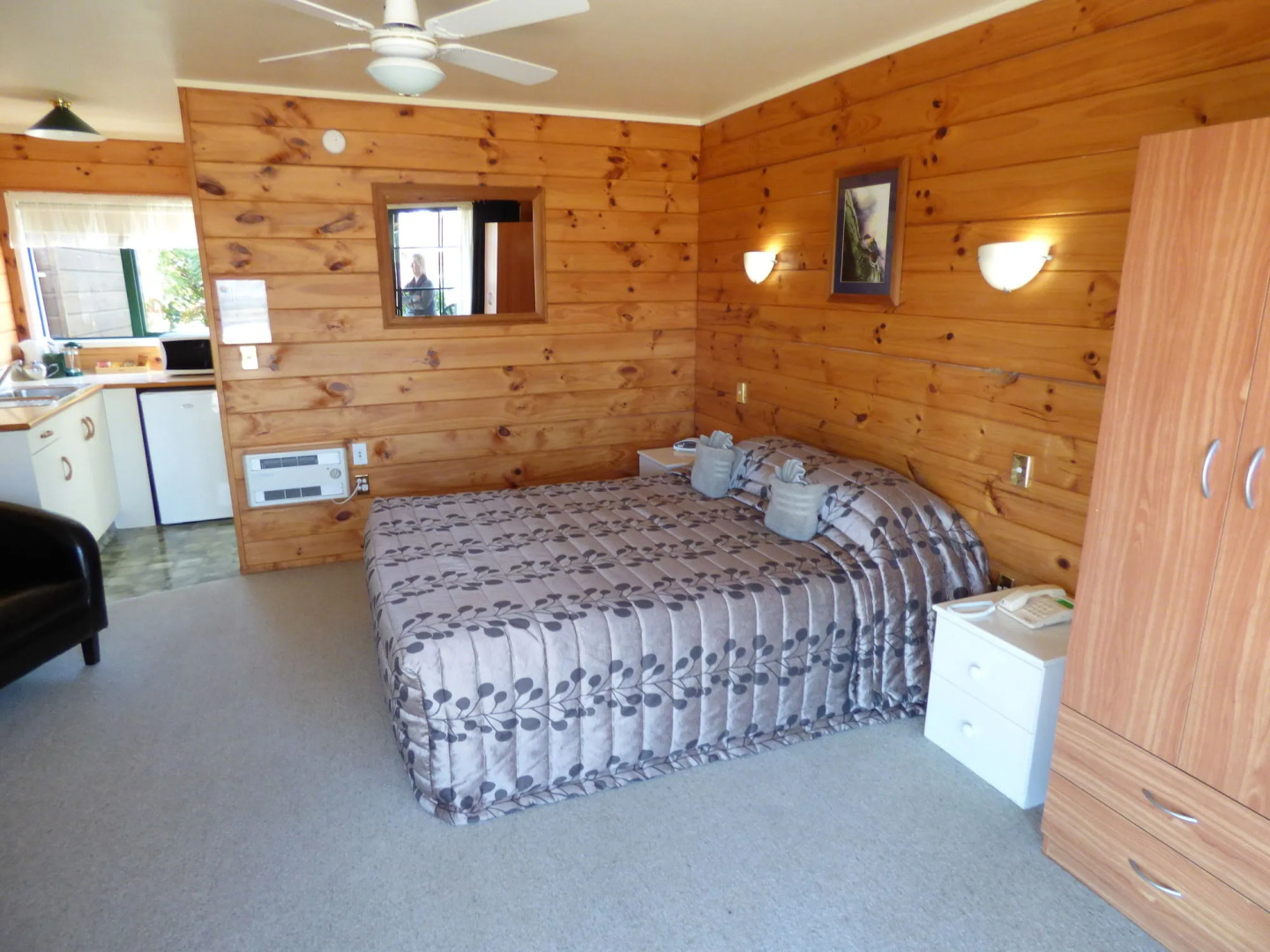 Cedarwood Lakeside Motel & Conference Venue