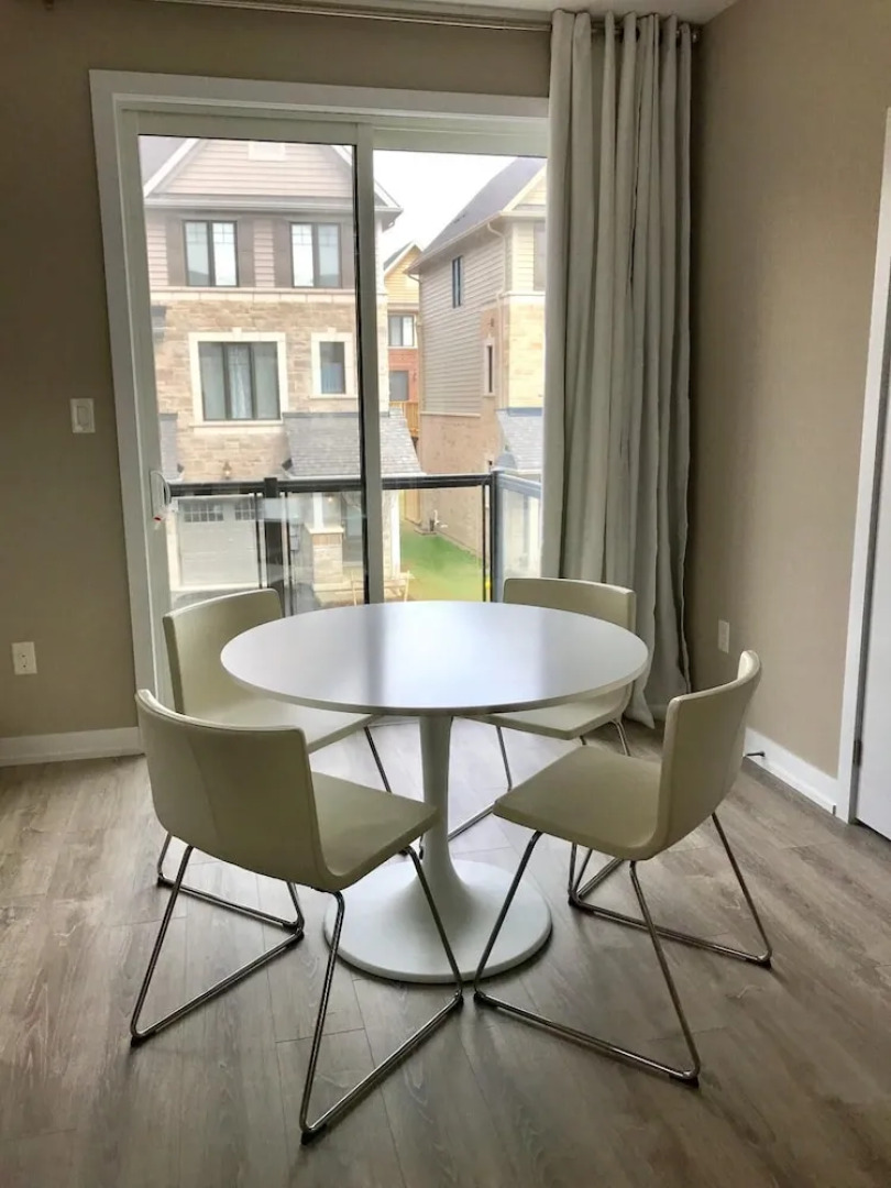 Chic Town House at Lake Ontario