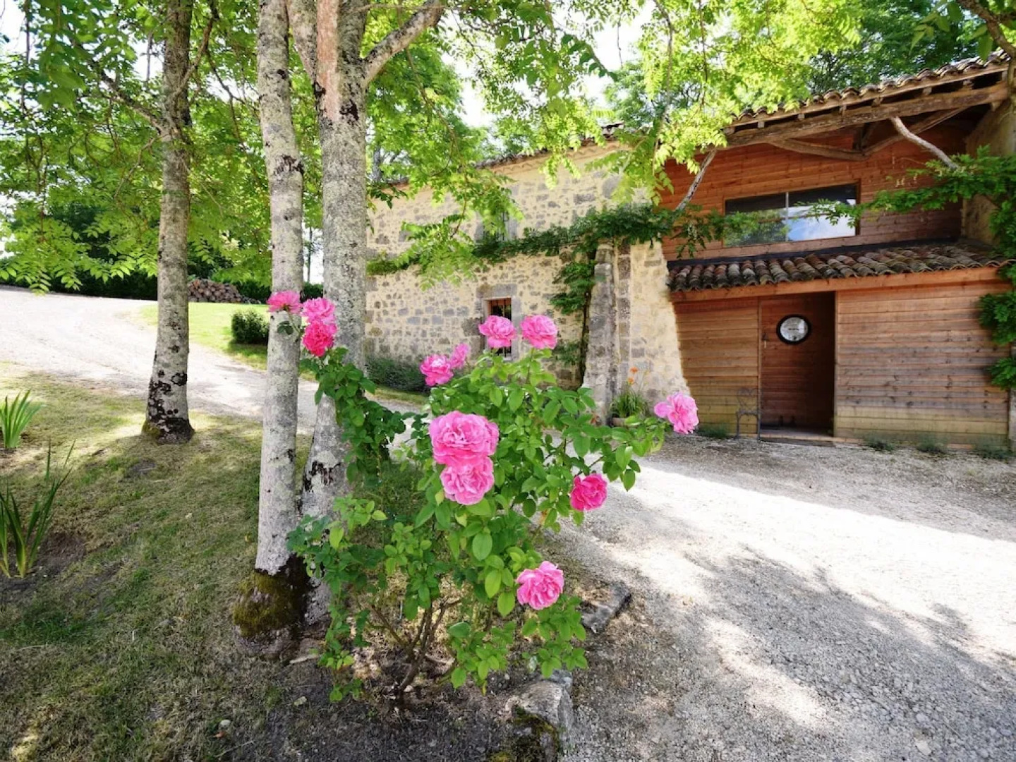 Rustic Castle in Bon-Encontre with Terrace