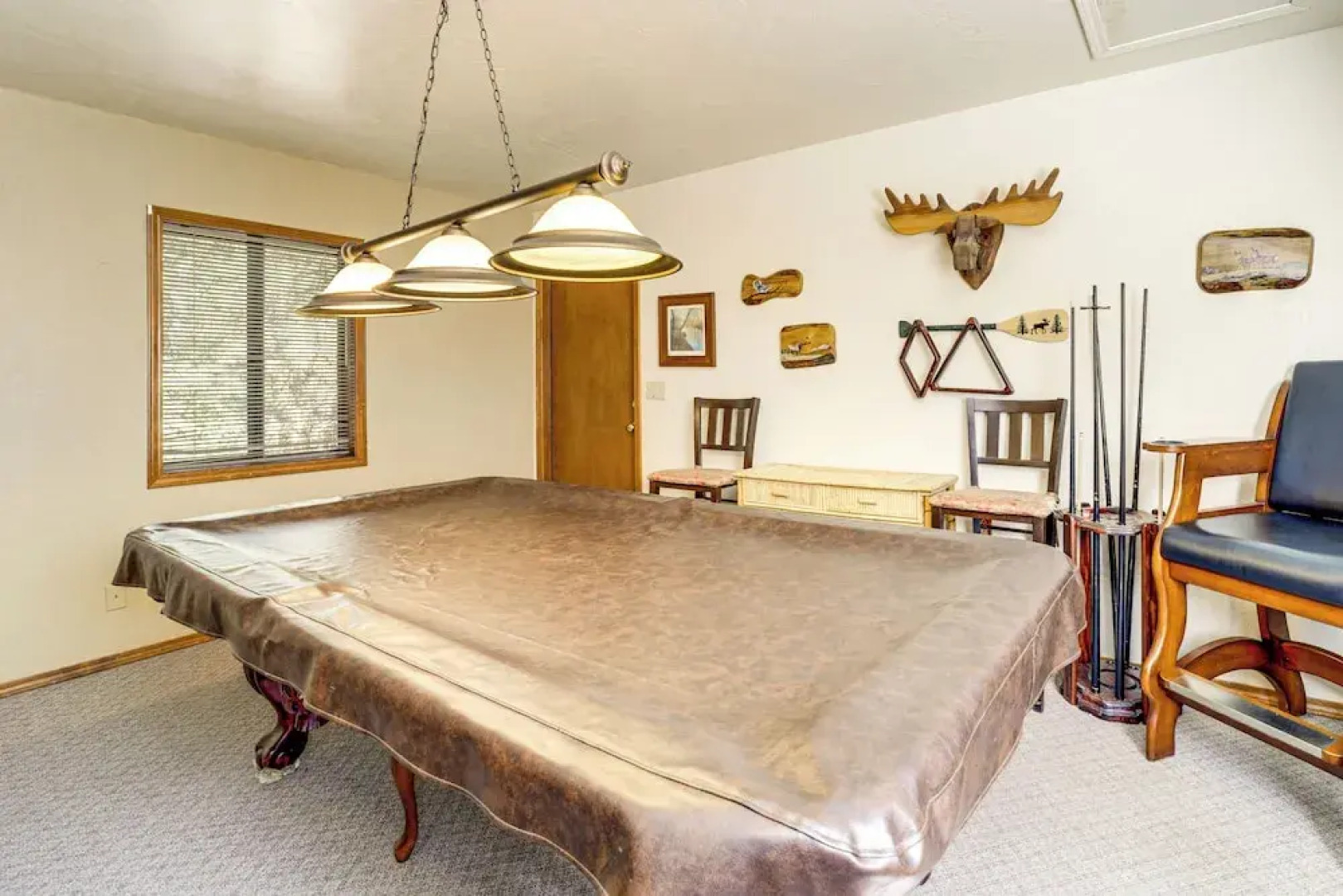 Fire Pit & Wraparound Porch: Munds Park Cabin!