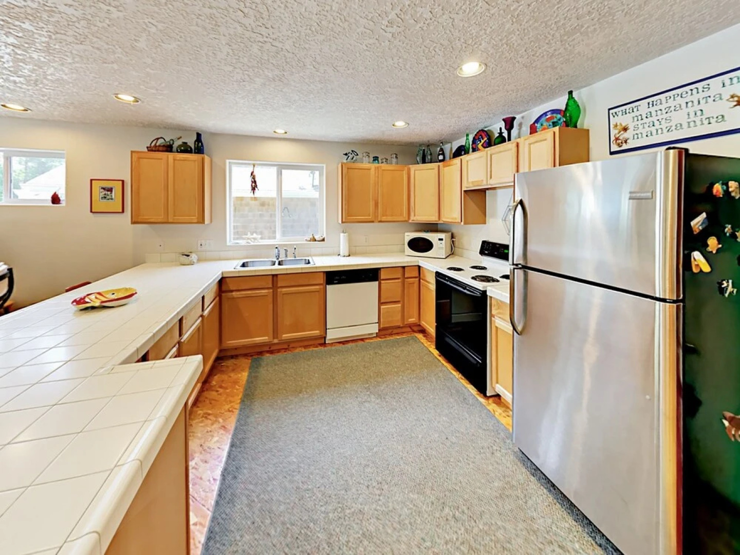 4br W/ Deck - Steps To The Beach! 4 Bedroom Home