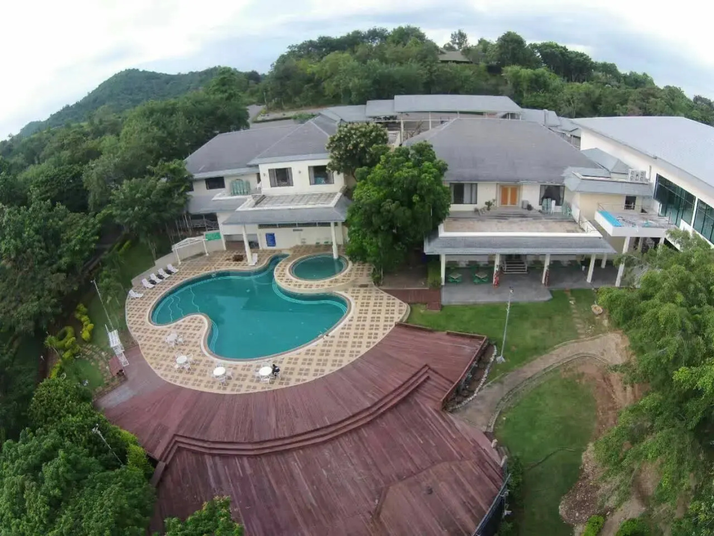 Sak Phu Duen Hotel & Resort