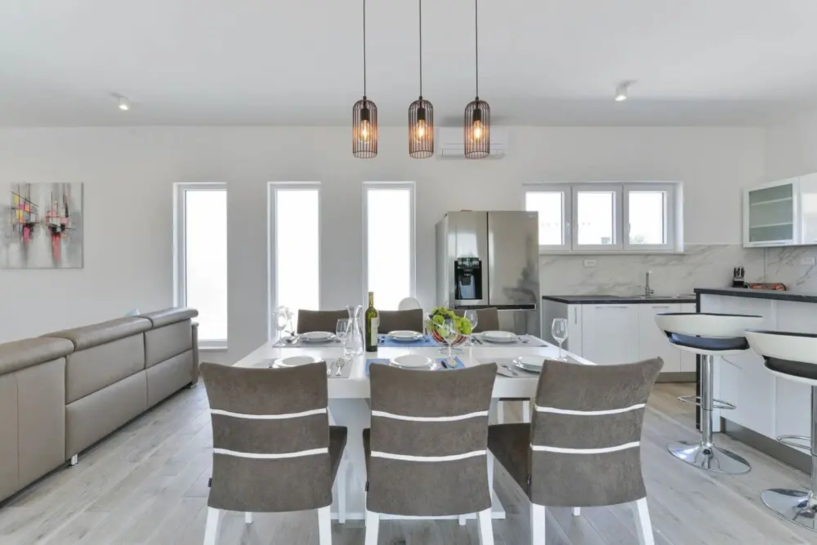 Modern & spacious villa with pool AE1445