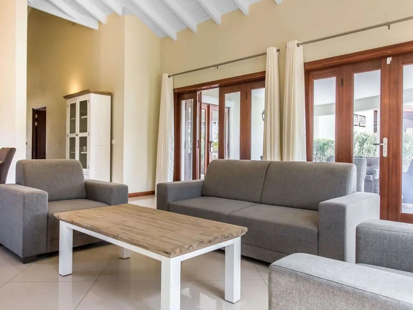 Modern Holiday Home Near Mambo Beach in Willemstad