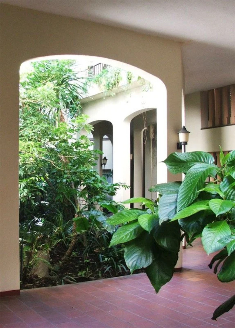 Kat Leisure Windsor Cabanas Courtyard