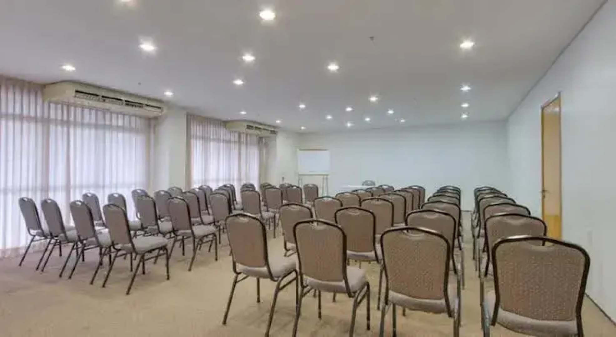 ApartHotel - Praia Mansa 1 e 2 Qtos