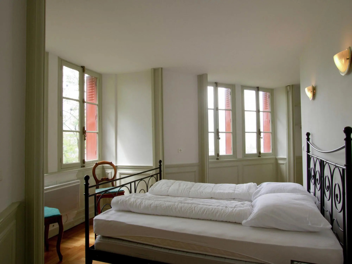 Majestic Castle in Serrières-en-chautagn With Lift