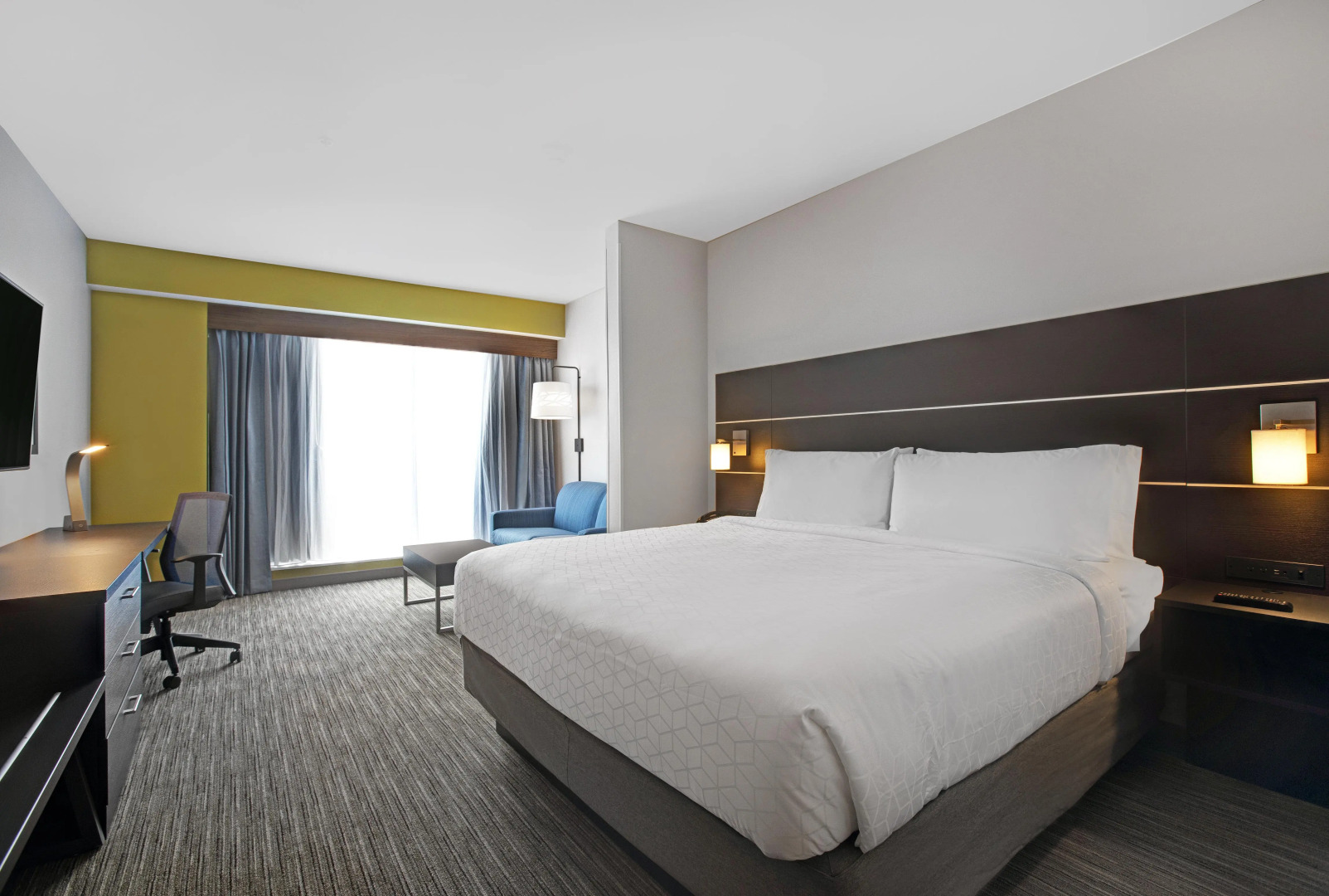 Holiday Inn Express & Suites Milwaukee - Brookfield by IHG