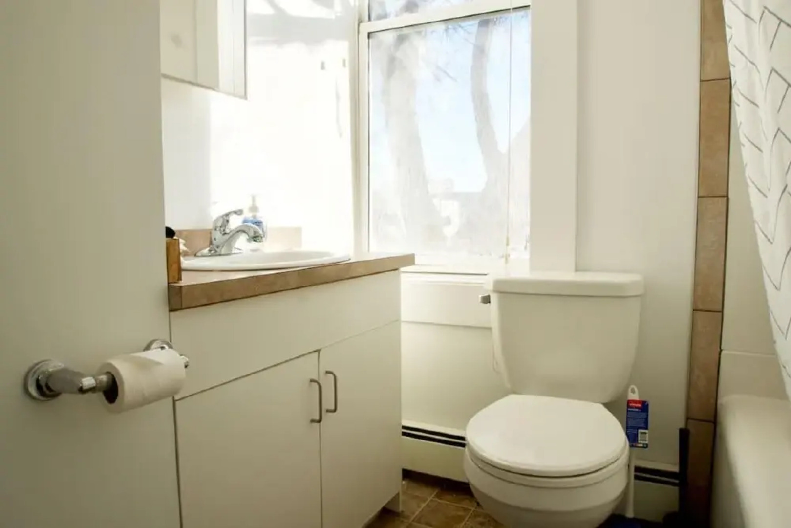 Stunning Large Gorgeous Space DT Parking Coffee