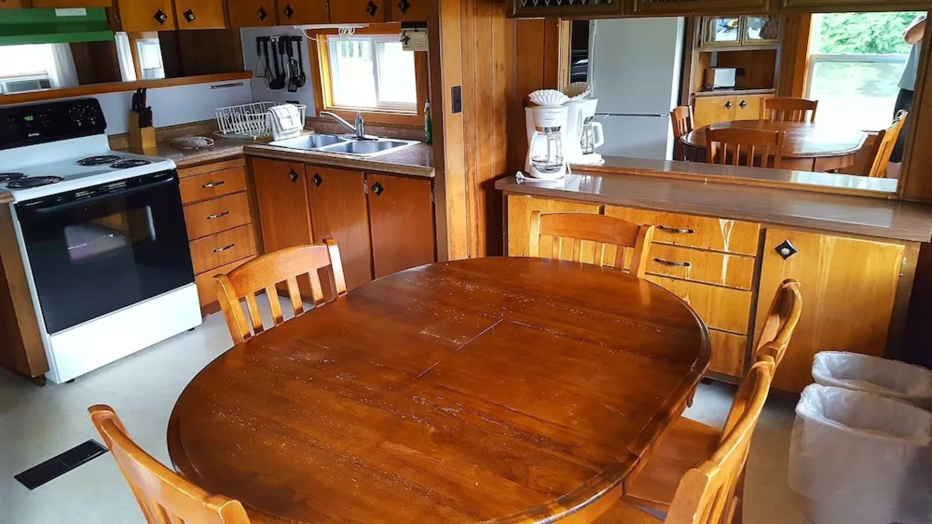 Riverbank Motel and Cabins