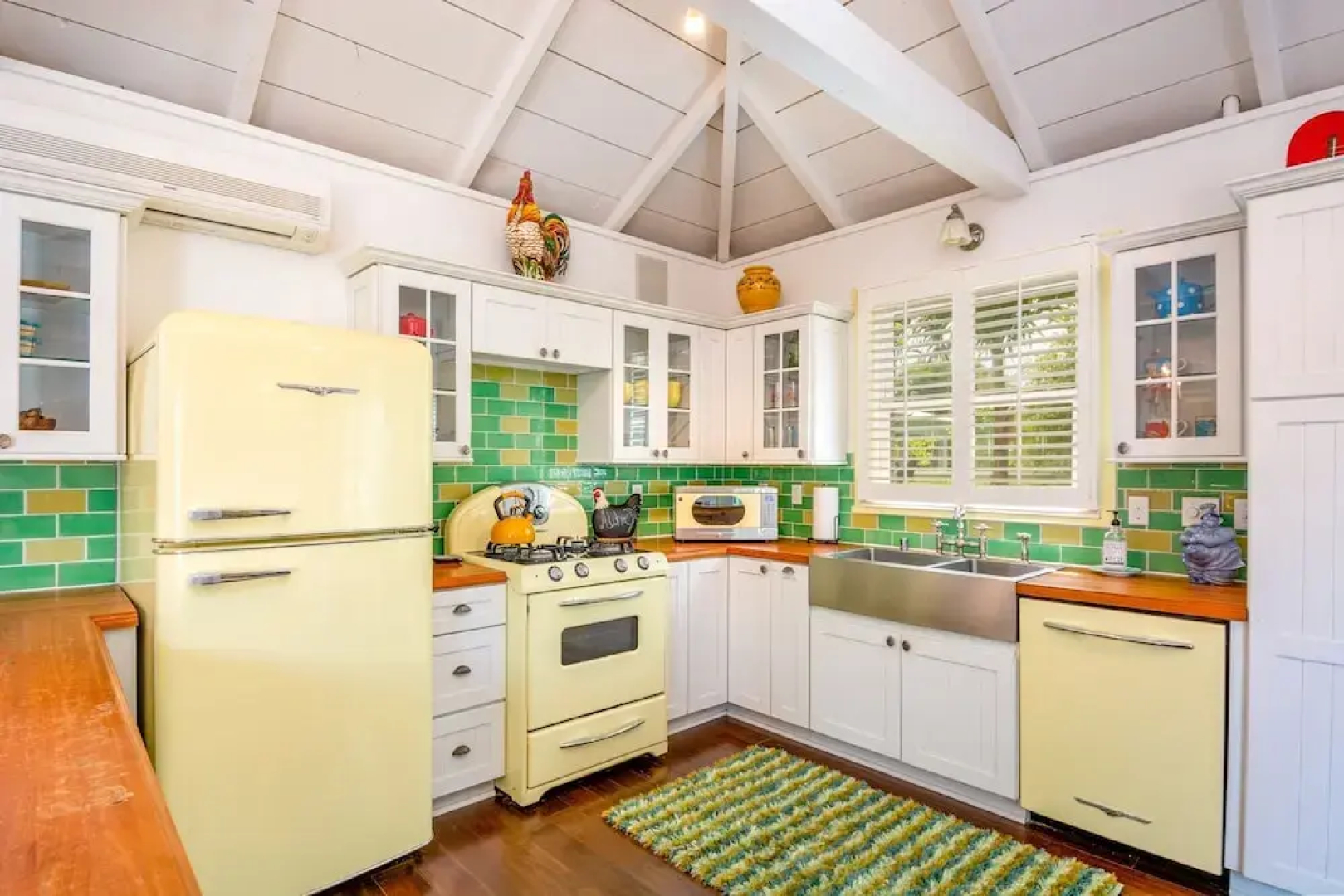 Brennecke's Beach Cottage 2 Bedroom Home by Redawning
