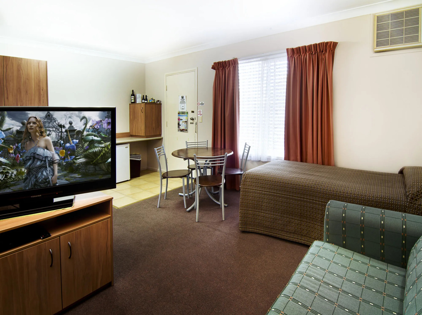 Riviera on Ruthven Motel