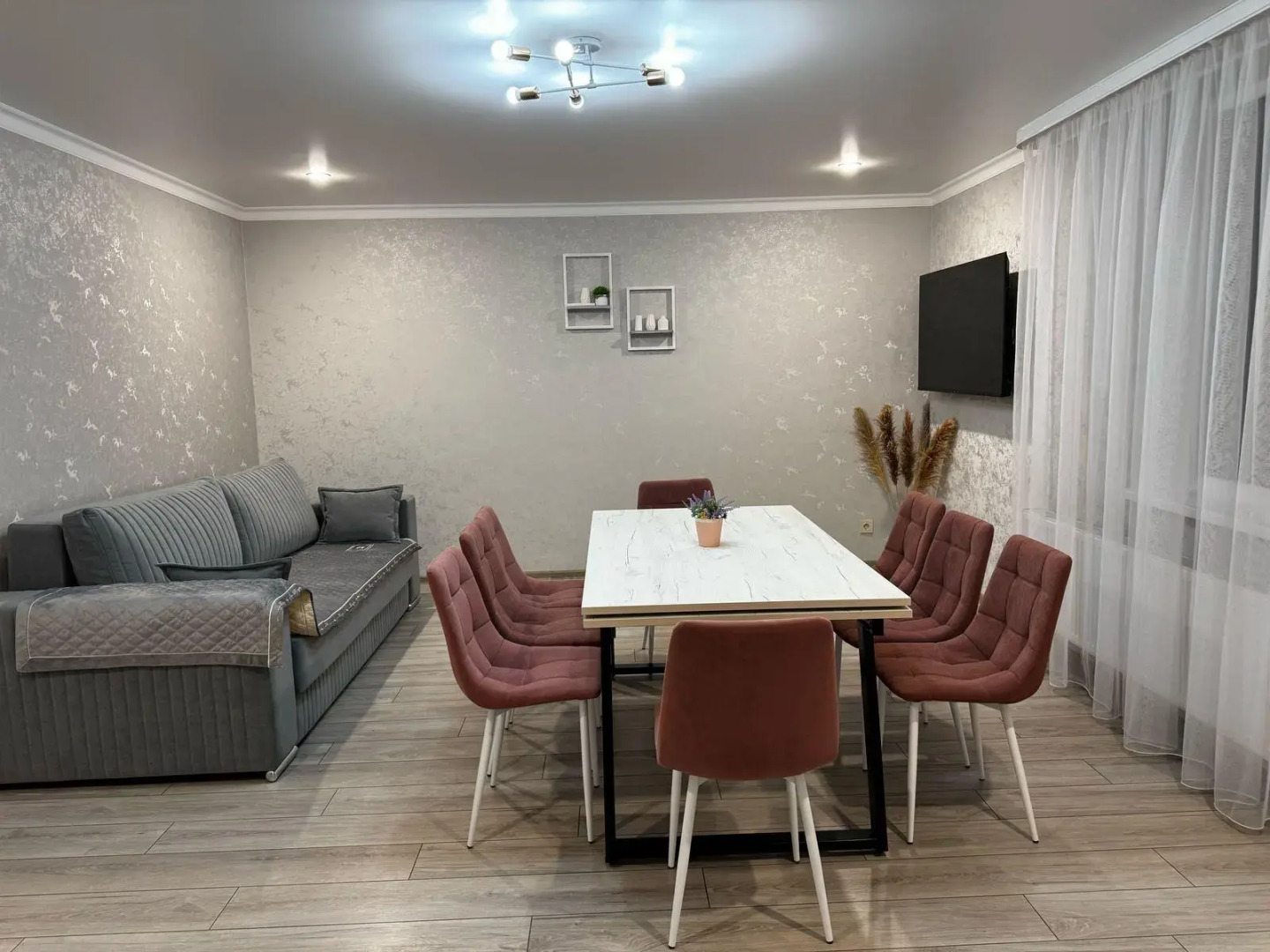 West House  (Вест Хаус) бассейн, баня и горы в 40 минутах