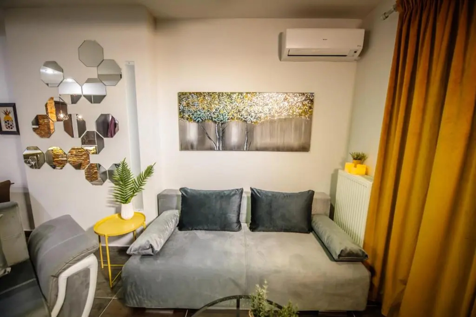 One of a kind Luxury Apartment City Center Near HELEXPO