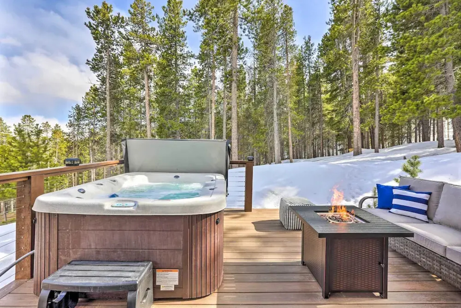 Secluded Retreat w/ Mountain Views in Evergreen