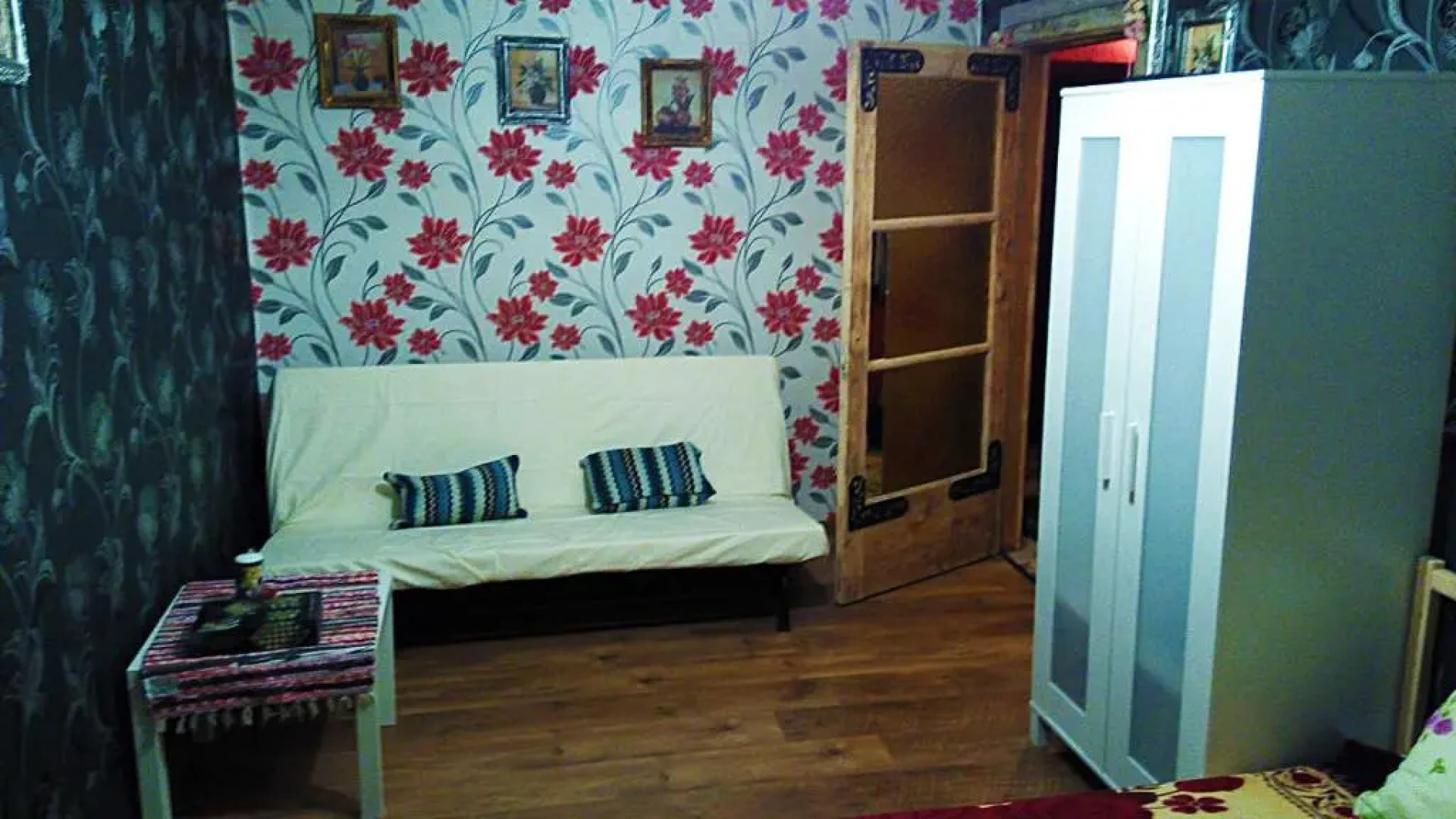 Picturesque apartment into antique fortress