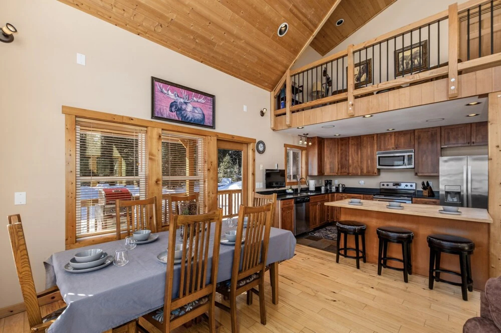 Peterson Acres 3 Bedroom Home by NW Comfy Cabins by RedAwning