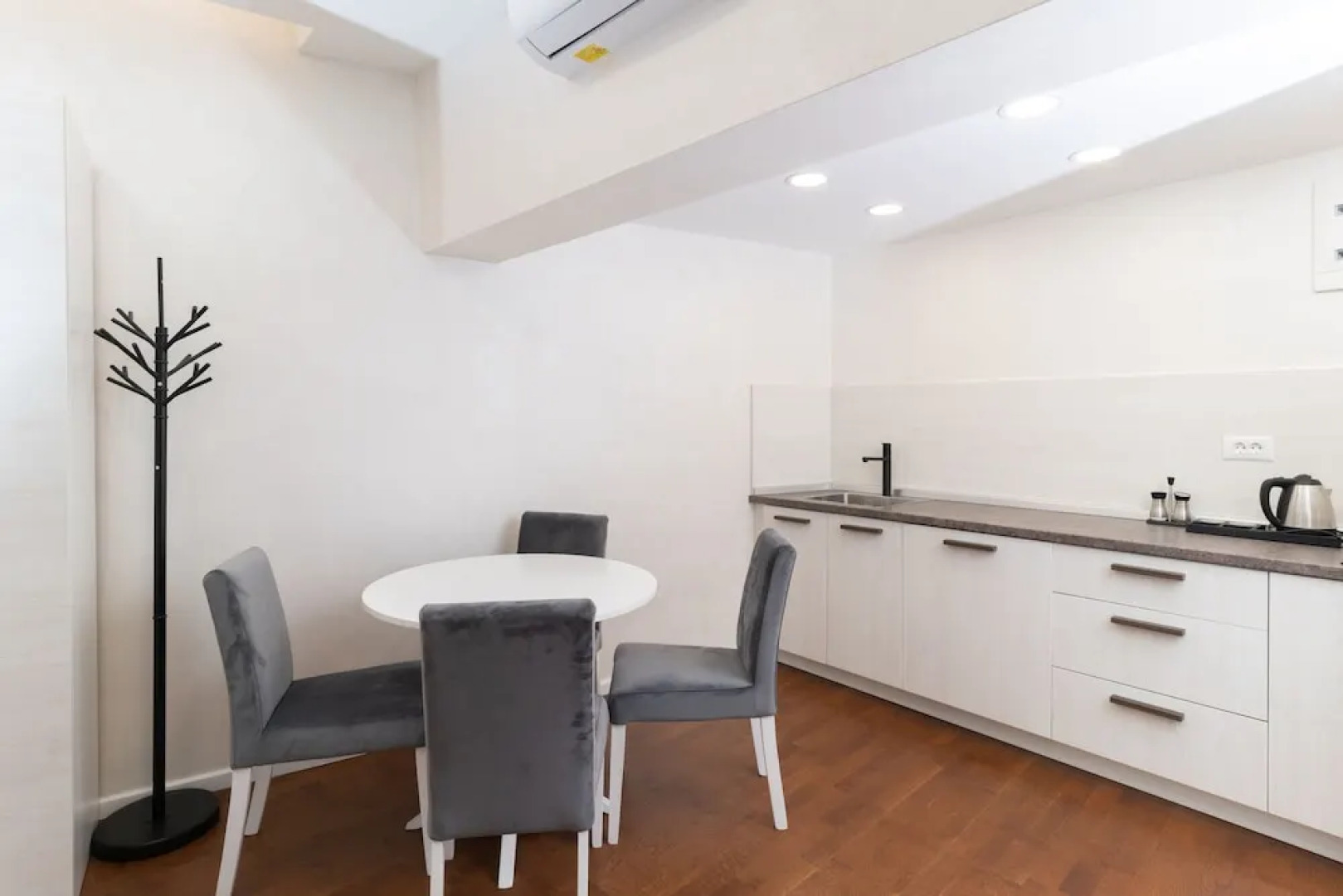 Ornament Hotel and Apartments