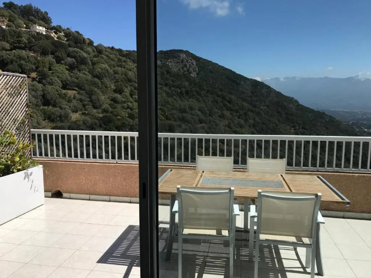 ELI&LOU avec piscine et voiture