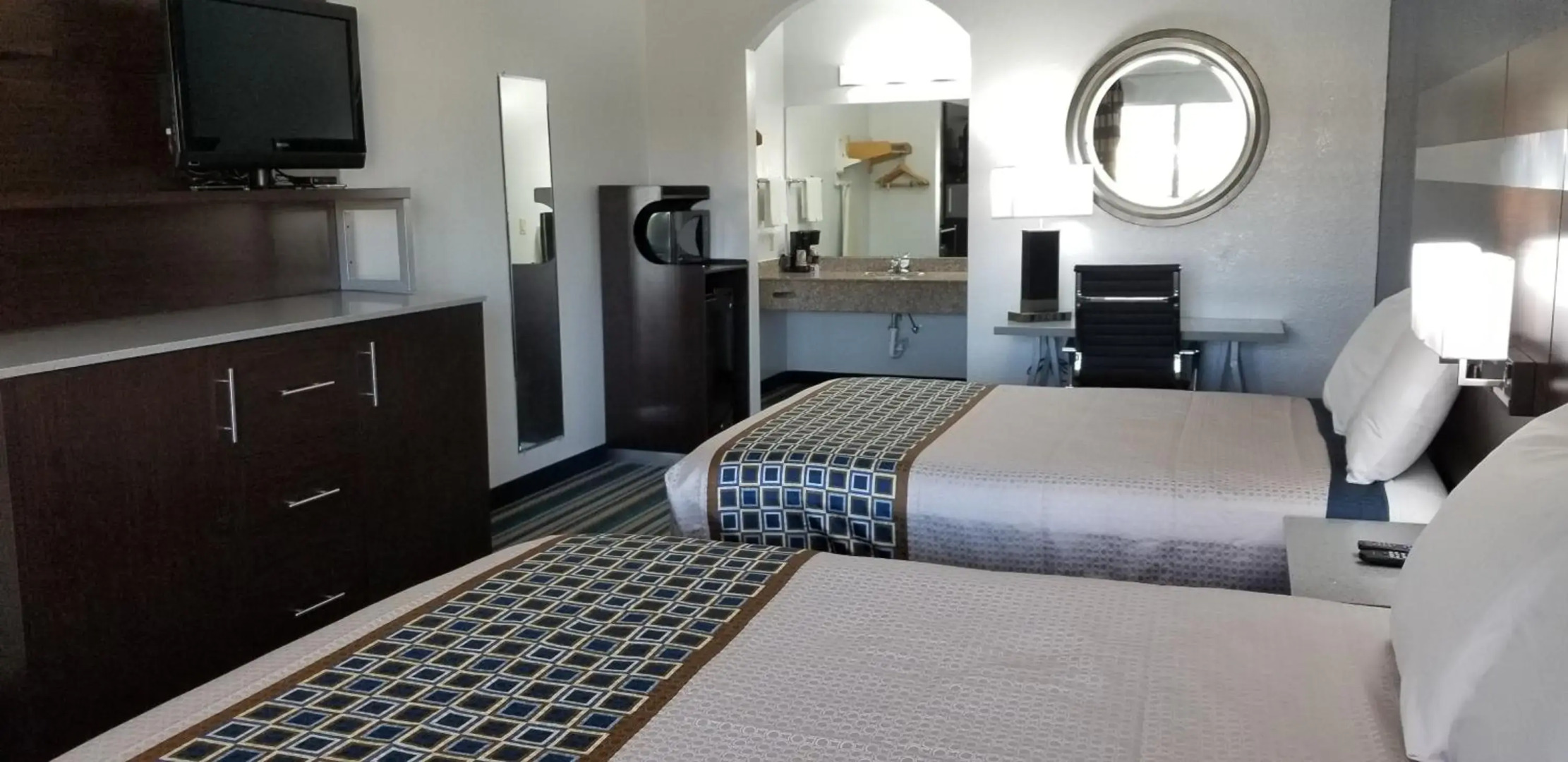 Howard Johnson Inn and Suites Beaumont